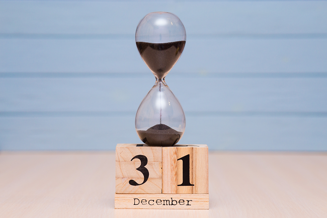 egg timer sitting on 31 December date